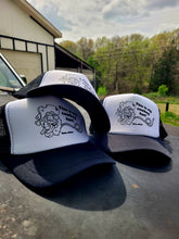 Load image into Gallery viewer, Trucker hat
